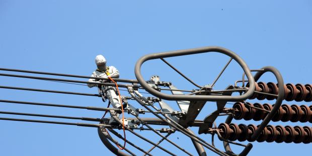 建設(shè)特高壓直流輸電線路需研究哪些關(guān)鍵技術(shù)？
