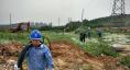 圖為6月19日，施工人員正在拆除線路