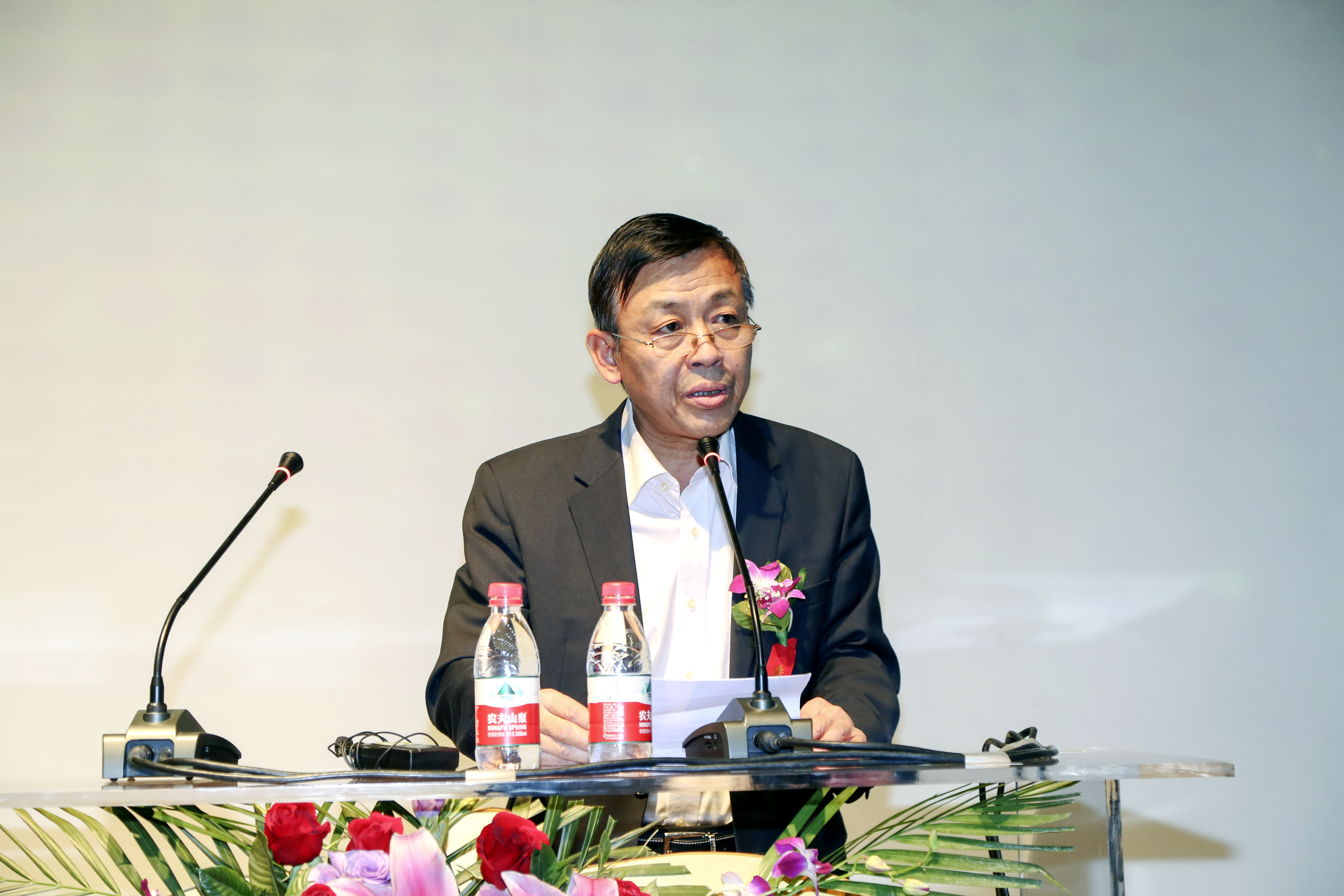 中國汽車新聞工作者協(xié)會第七屆理事會理事長、原中國汽車報社社長李春雷致辭