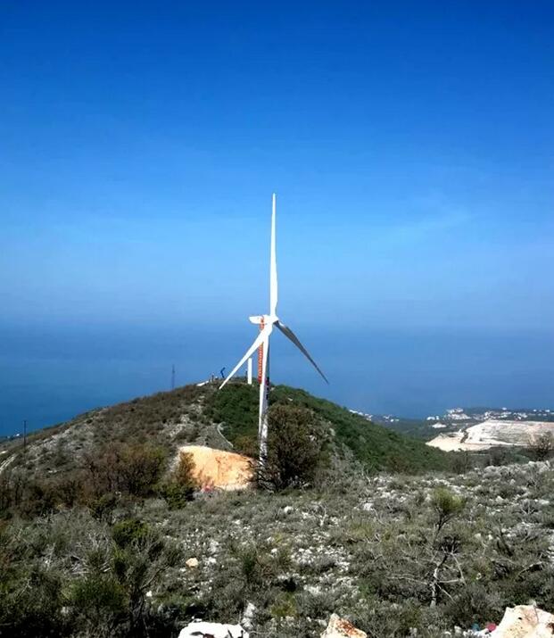 上海電力首個歐洲風(fēng)電項目圓滿完成第一臺風(fēng)機(jī)吊裝