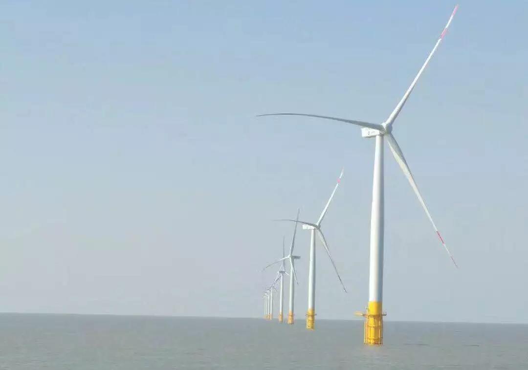 快訊丨亞洲最大海上風(fēng)電場100臺風(fēng)電機組全部吊裝完成