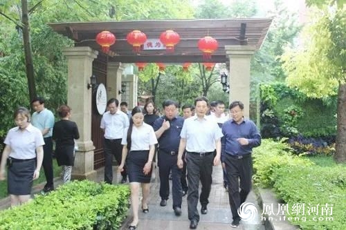 商丘市市長張建慧到睢陽區(qū)新城辦事處調(diào)研智慧城市建設工作