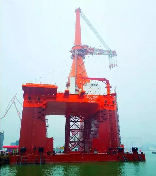 可抗16級臺風(fēng)、服務(wù)10MW海上風(fēng)機(jī)！全球首制深潛坐底多功能風(fēng)電工程船交付