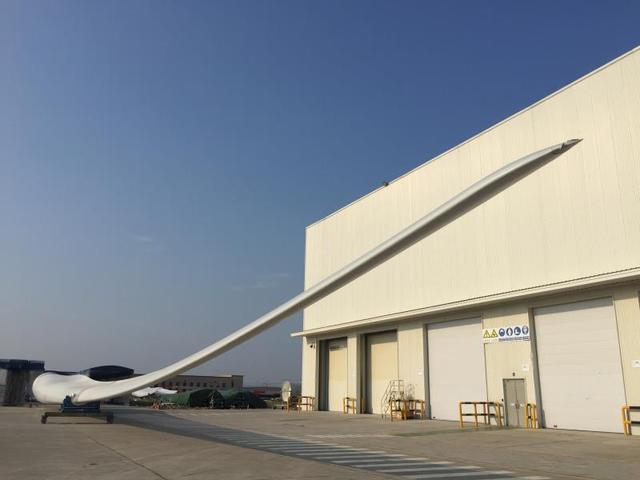 我國(guó)首款海陸兩用風(fēng)電葉片株洲下線(xiàn)