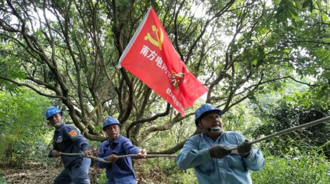      9月17日，該局組織搶修人員544人次、車輛154臺次，成立了9支黨員突擊隊、8支青年突擊隊投入到搶修復(fù)電戰(zhàn)役中。